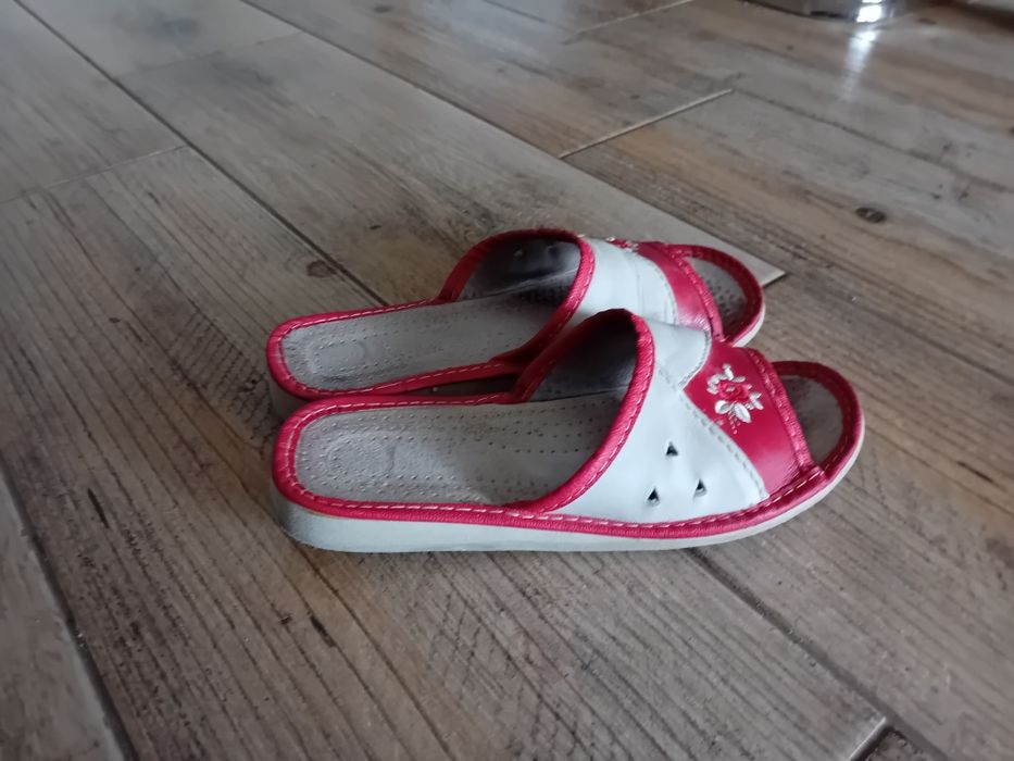 Kapcie damskie skórzane