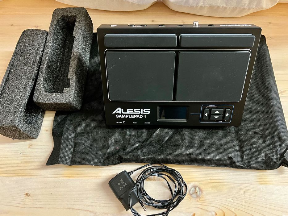 Alesis samplepad 4 + Alesis Multipad Clamp