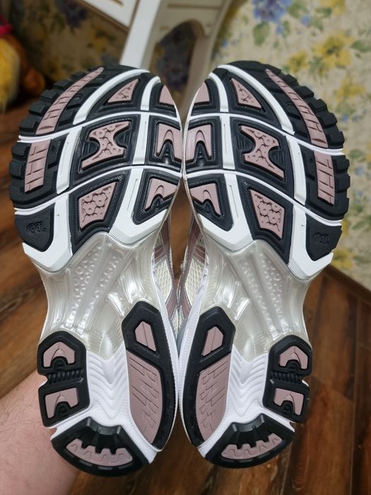 Оригінал 100% кросівки asics Gel Kayano 14  eur 42.5
