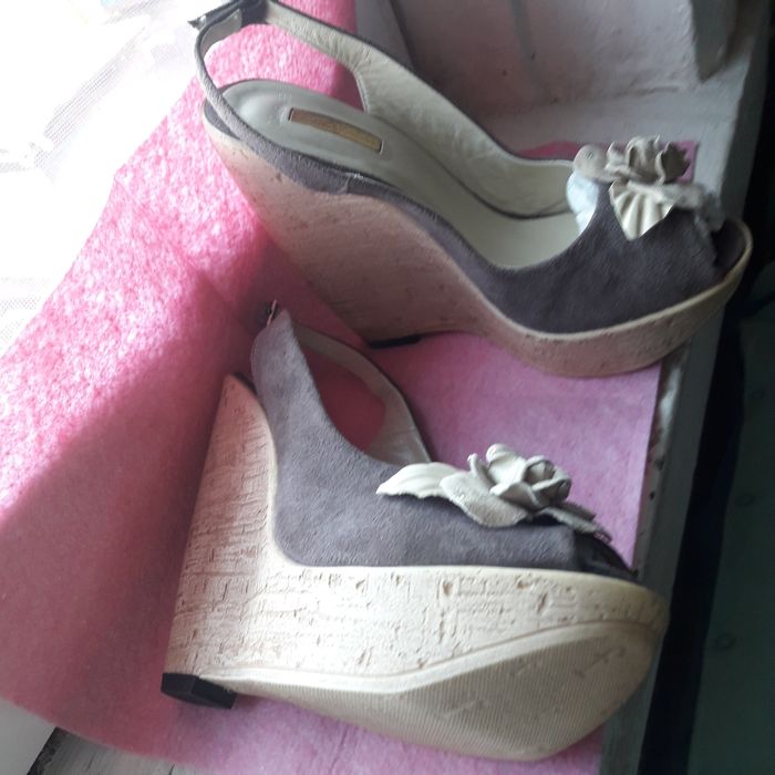 Кожаные босоножки фирменные новые