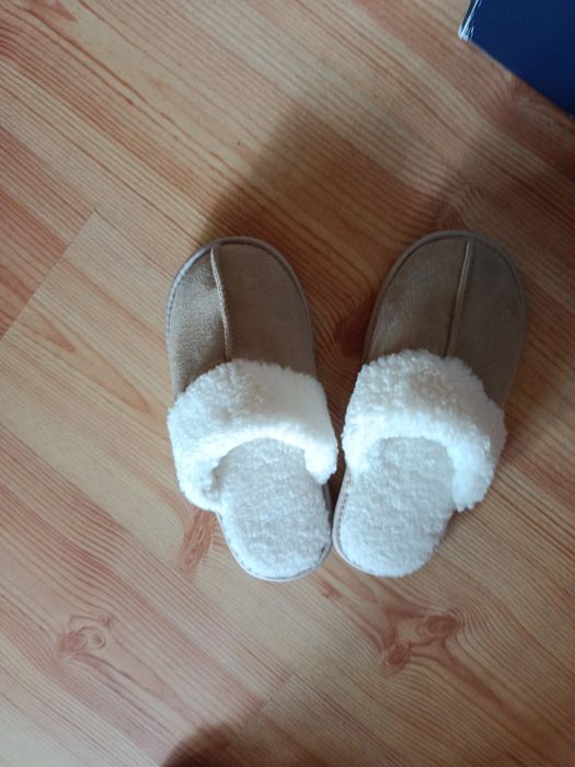 Nowe kapcie futrzane