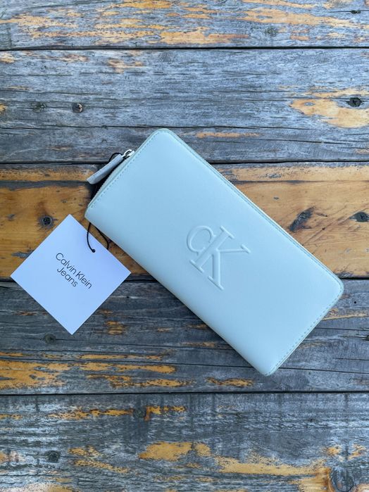Новый кошелек calvin klein (ck sculpted impresion zip wallet)с америки