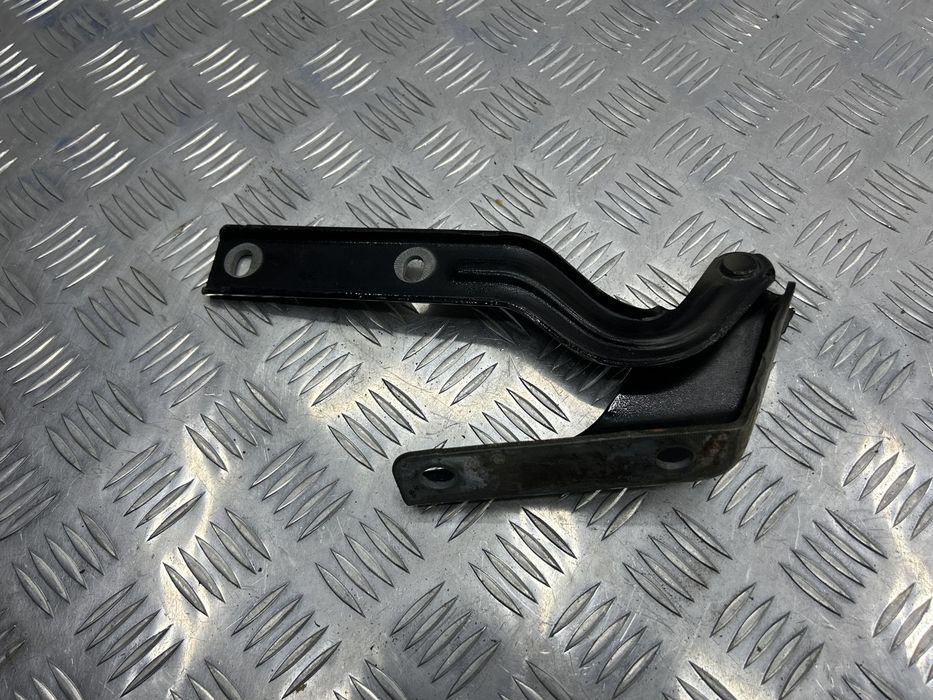 Петля капота правая 561823302 для Volkswagen Passat B7