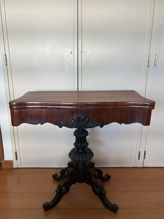 Mesa de jogo antiga