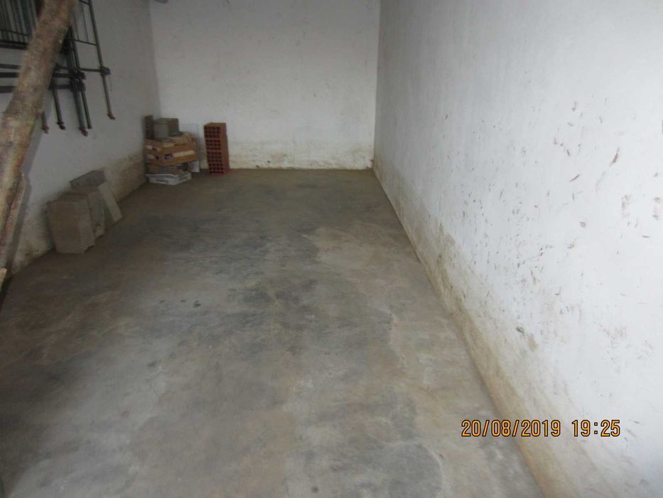 Alugo garagem no centro de Alijó