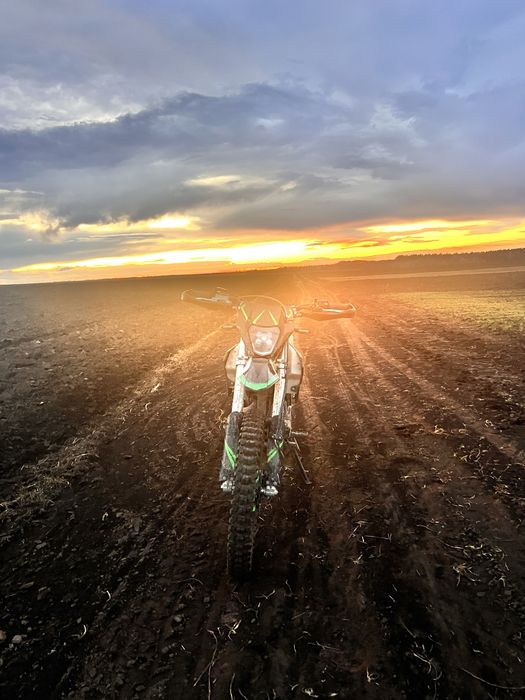 Продам мотоцикл kovi jnr ШОЛОМ В ПОДАРУНОК