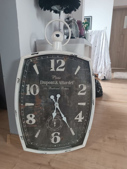 Duży gigantyczny zegar