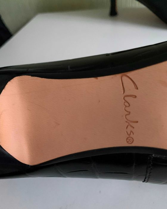 продам шкіряні туфлі Clarks 37 розмір