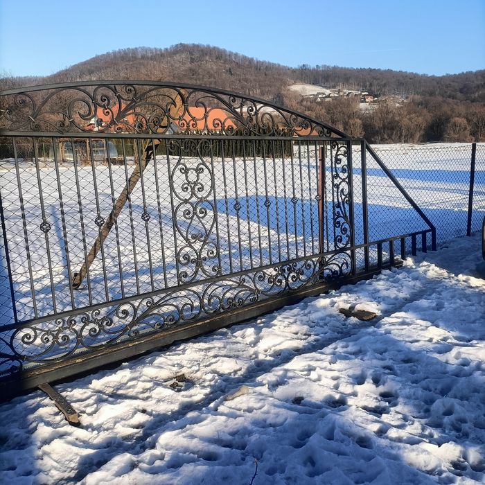 Brama przesuwna z furtką