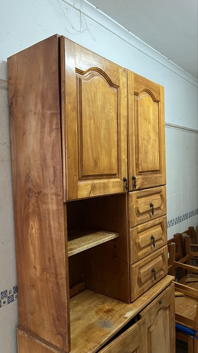 Armário de Cozinha em Madeira Maciça com Gavetas