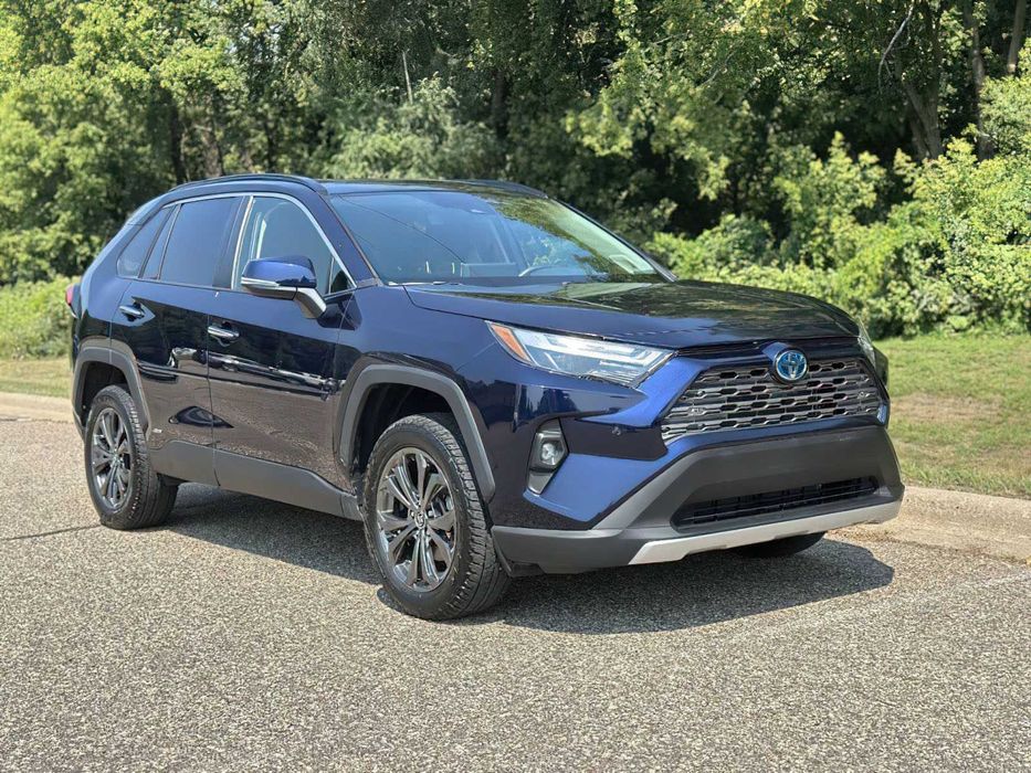 Toyota RAV4 Limited      2022