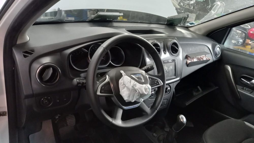 Painel traseiro esq Dacia Sandero II Stepway TCe 90 LPG 2017