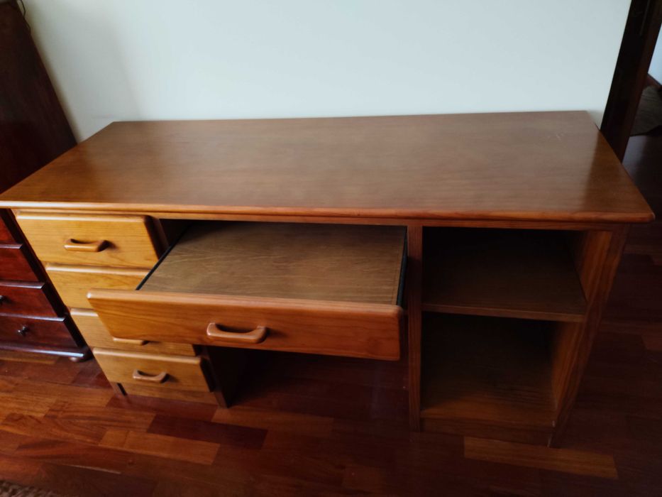 Secretaria em pinho maciço