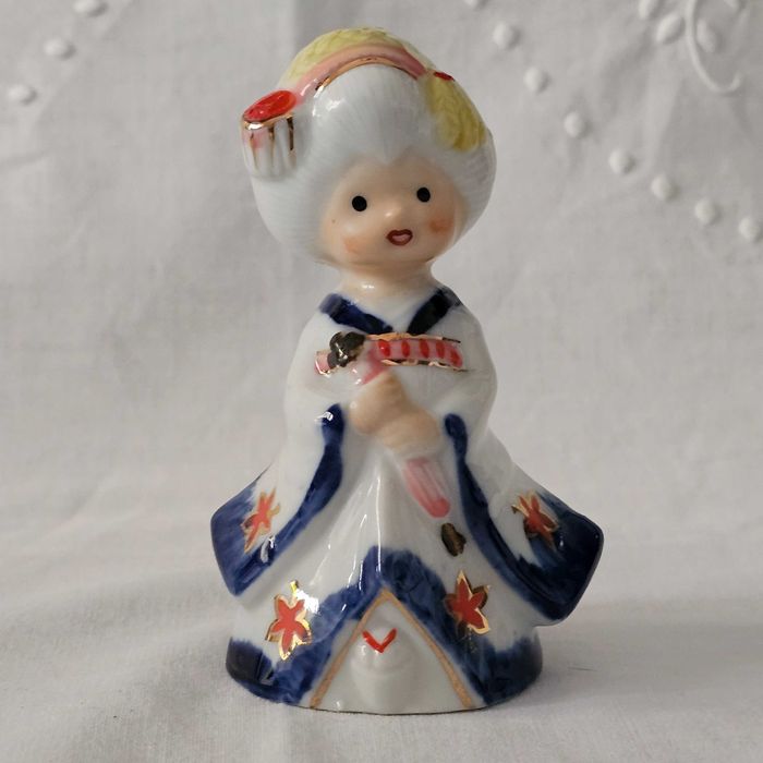 Peça em Porcelana - Gueixa - Interior com Badalo (sino)