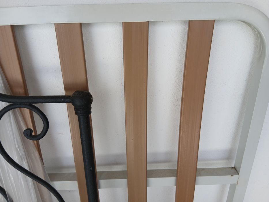 Cama de ferro antiga+estrado