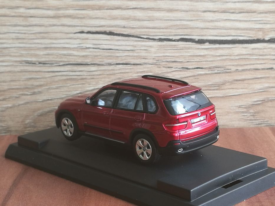 BMW X5 E70 1/64 Absolute Hot