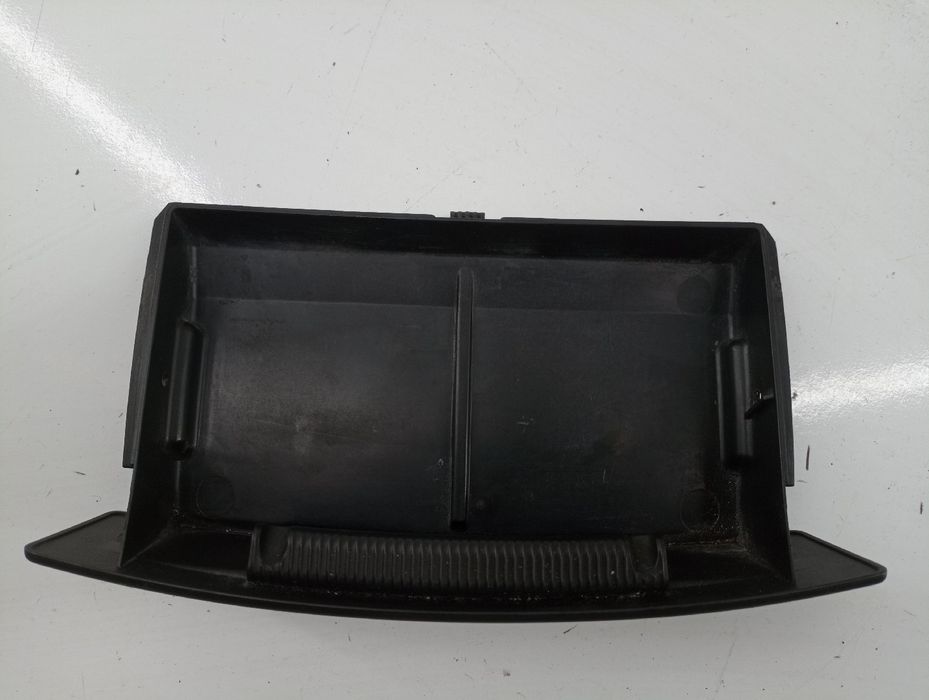 Cinzeiro - FORD Transit Connect (P65_, P70_, P80_) | 02 -