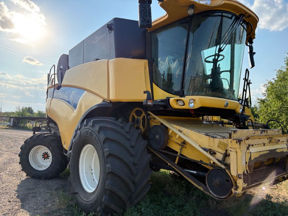 Комбайн New Holland CX8080
