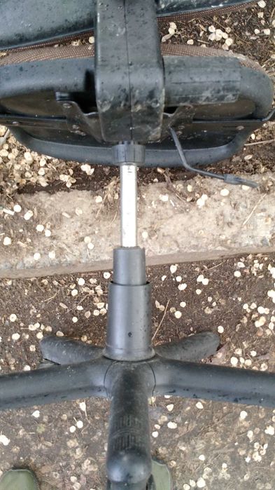 Офисное кресло на составные части есть много комплектующих
 на кресла.