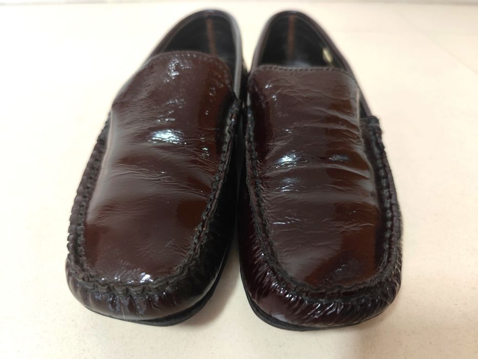 Mocassins em pele genuína marca Lihva (T. 35)