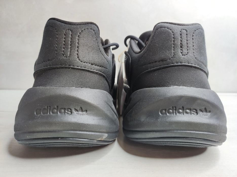 Кросівки adidas  ozelia originals