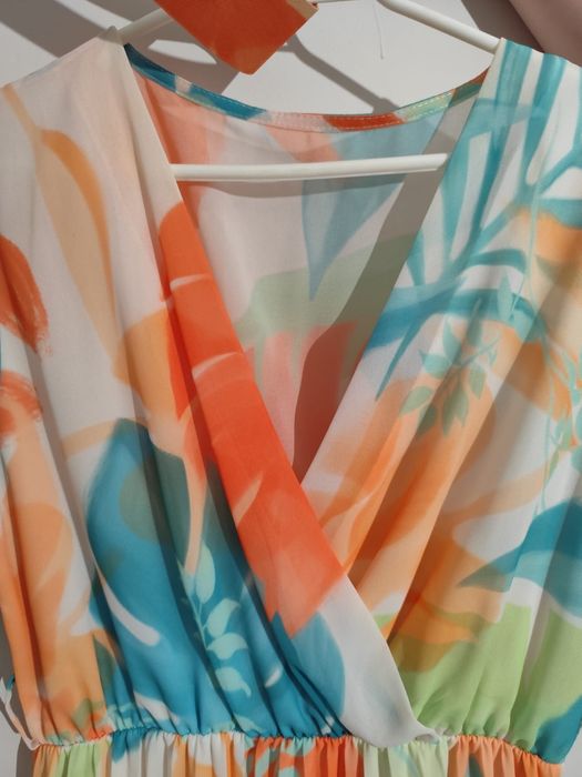 Kolorowa sukienka midi