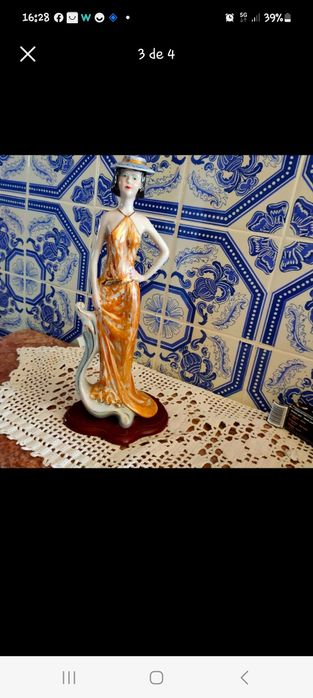 Estatuetas e pratos decorativos