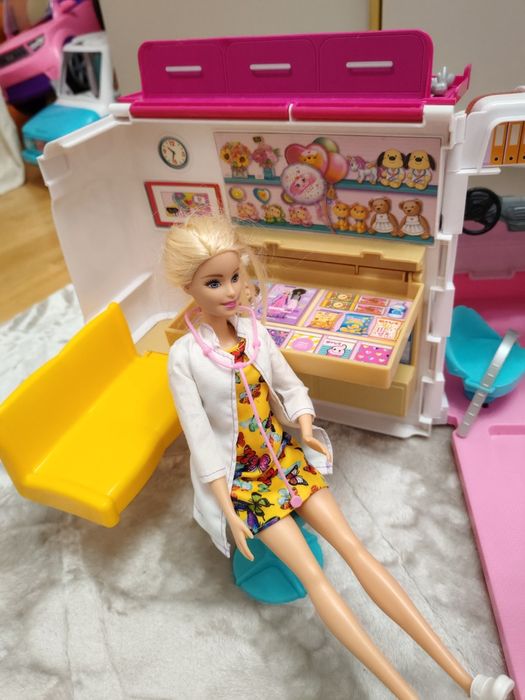 Kamper Barbie - karetka