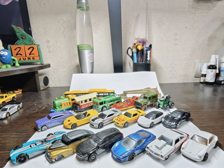 Машинки модели hot wheels matchbox majorette corgi