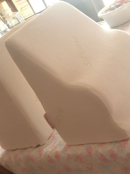 2 Almofadas  ortopedicas  de apoio triangular