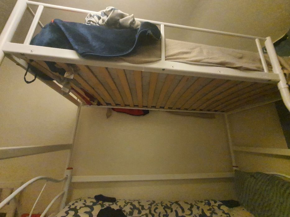 Vendo cama de solteiro