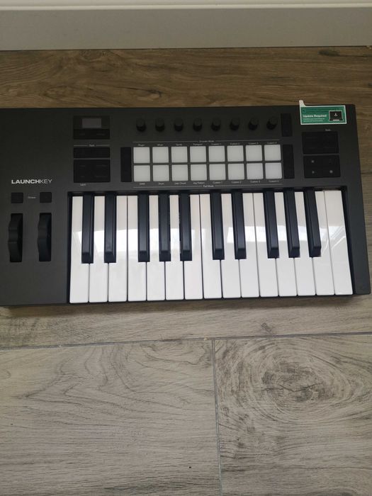 MIDI Клавіатура novation launchkey mk4 25