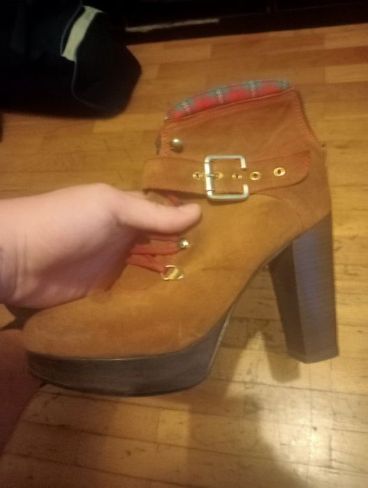 Botas  castanhas de mulher