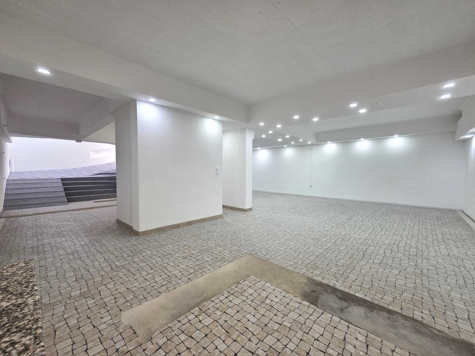 Alugo Espaço Comercial/ Armazém Sesimbra Vila