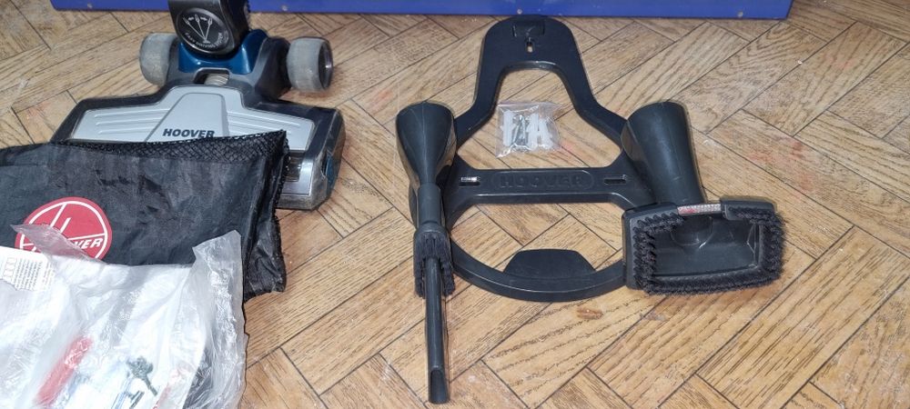 Аккумуляторный пылесос с насадками