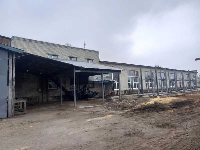 ПРОДАЖ - Комплекс будівель з окремим індивідуально визначеним майном, площею 3061,3 кв.м. с. Мрин