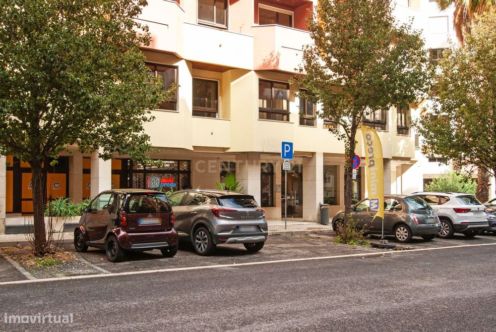 Espaço Comercial para Arrendar | 130m2 | Localização Premium | Telheir