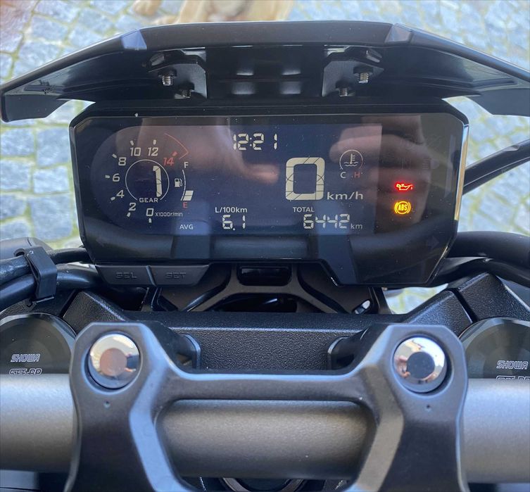 Honda CB650R em excelente estado!