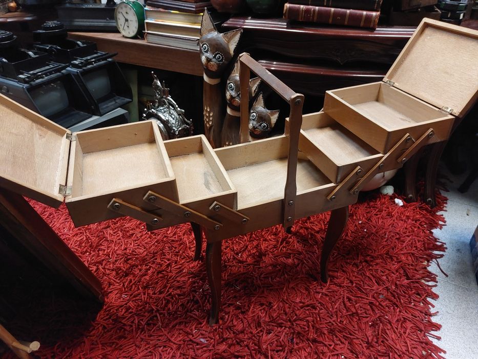 Caixa de costura de madeira articulada, (sanfona)