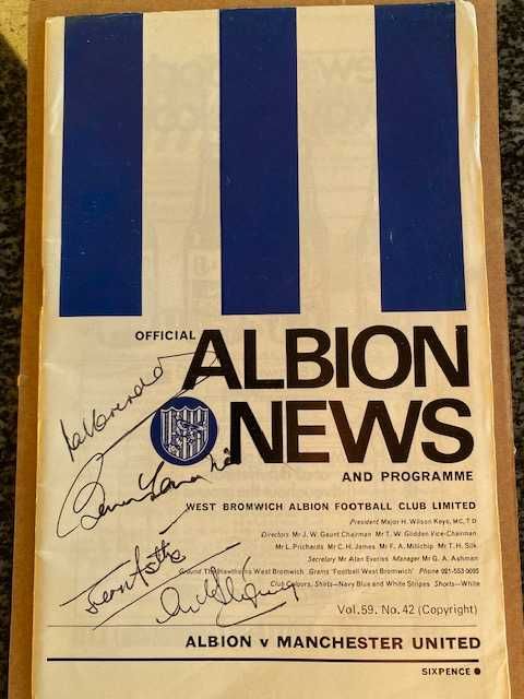 Programa Oficial WBA vs Manchester United - Autografo Bobby Charlton