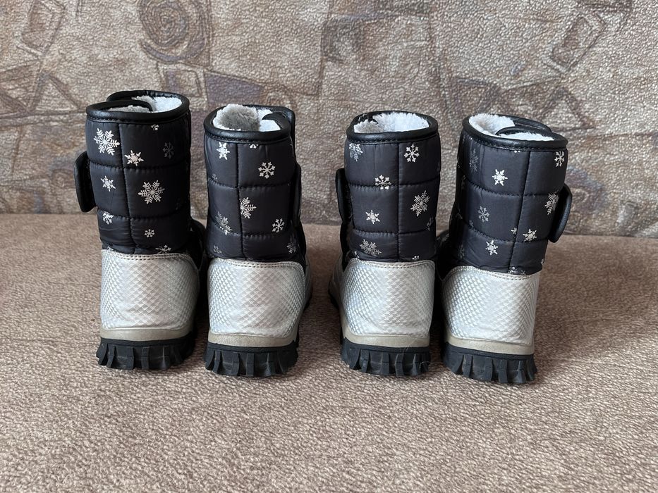 Зимові чобітки , можливо для двійні.  Устілка 19,5 см