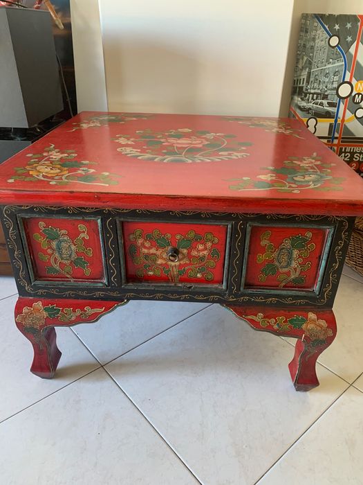 Mesa de apoio estilo oriental