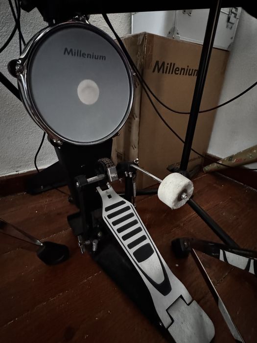 Bateria Eletronica Millenium Semi-Nova + acessorios