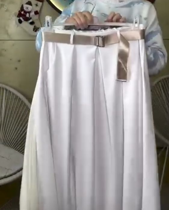 Юбка жіноча шкіряна біла