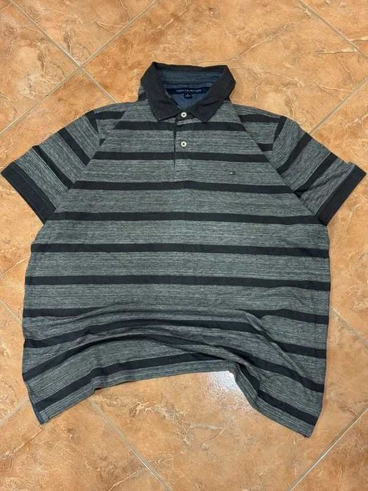 Tommy Hilfige Polo às riscas cinzentas e pretas