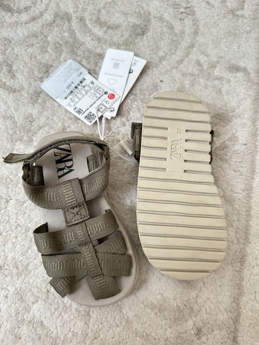 Сандалі zara