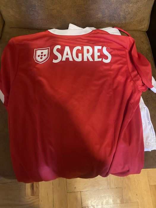 Equipamento fundacao benfica