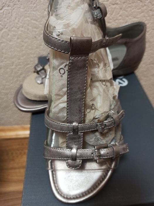 Босоніжки фірми ECCO р.40