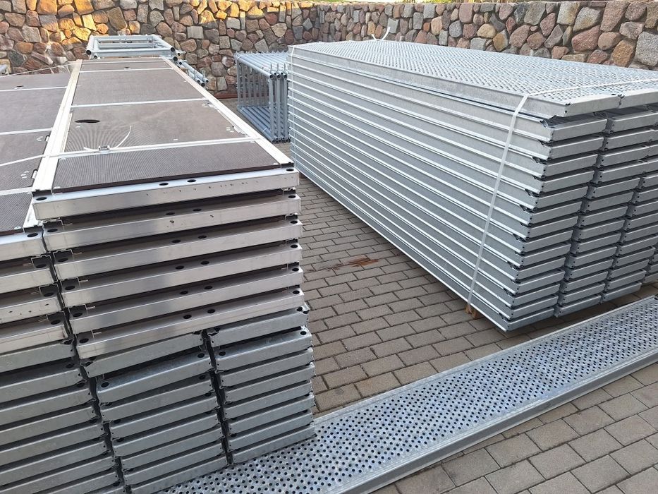 Wynajem Rusztowanie rusztowania elewacyjne typ Plettac budowa remont