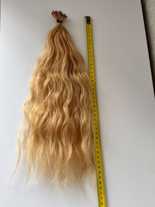 Волосся натуральне хвилясте